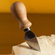Parmezánový nůž s dřevěnou rukojetí